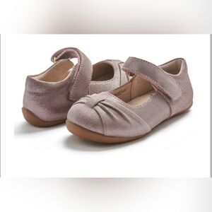 Livie And Luca Grinza, 9c